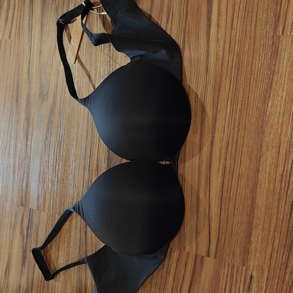 SKIMS Ultimate Push-Up Plunge Bra - Picture 3 of 15